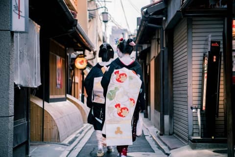 Kyoto Higashiyama street early morning